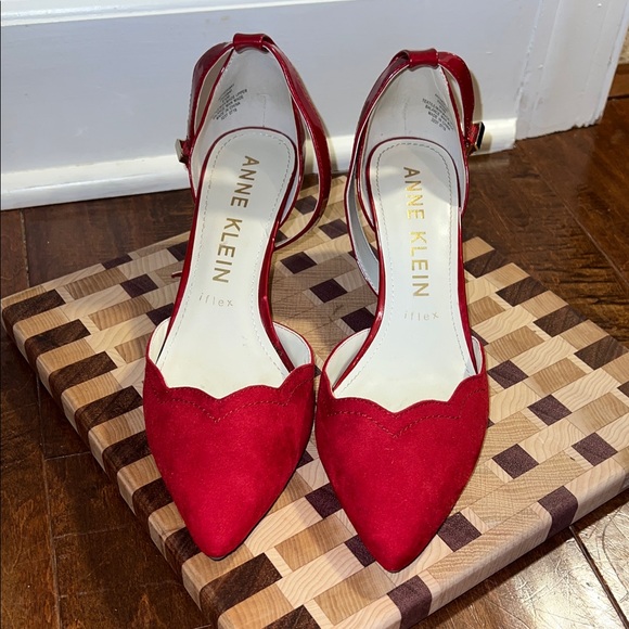 Anne Klein Red Scalloped Heels Sz 8.5 - Picture 1 of 11